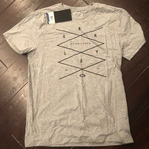 Oakley T-Shirt new with tags